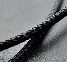 Universeller Geflechtschlauch zum Schutz von Kabel und Leitung