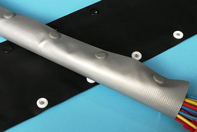 PVC Kabelschlauch mit Knopfverschluss